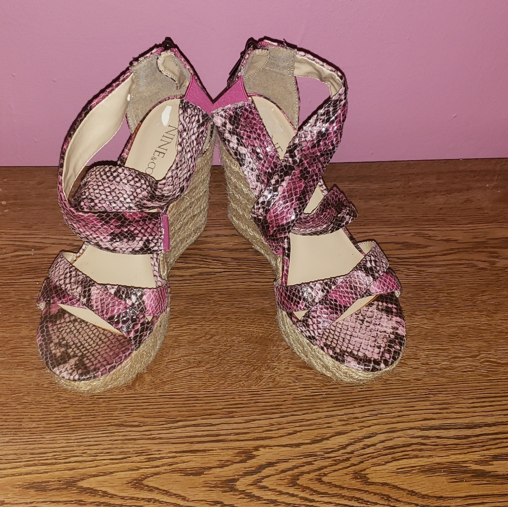 NINE & Co. Pink & Black Sandle Wedges